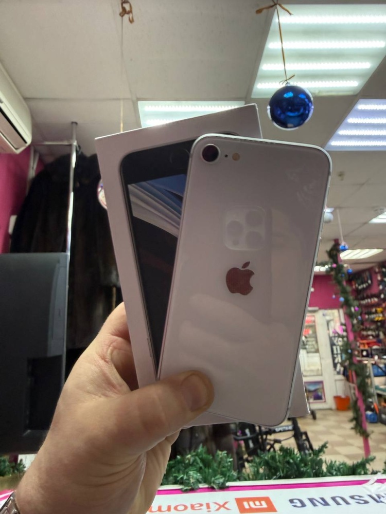 Смартфон iPhone SE 128