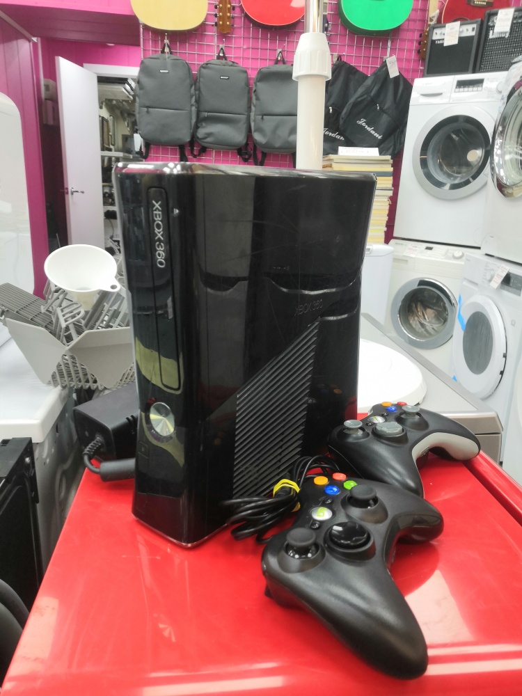 Игровая приставка XBOX 360