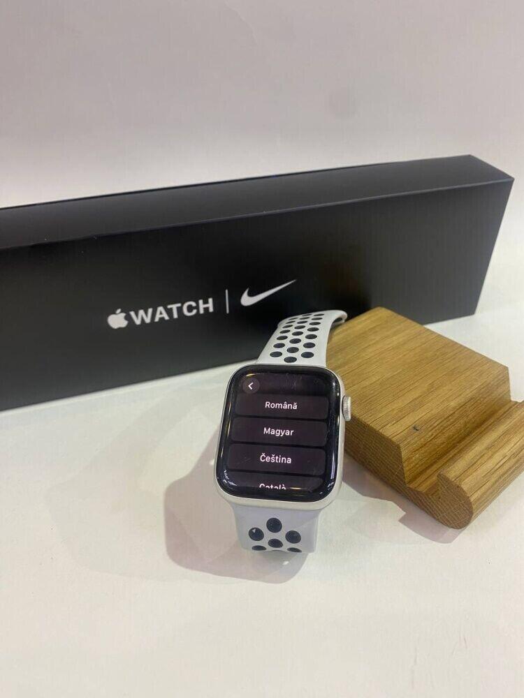 Часы Apple SE 44mm nike