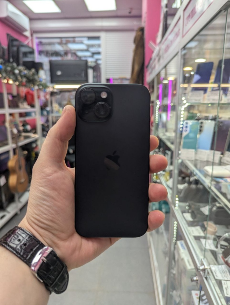 Смартфон iPhone 15