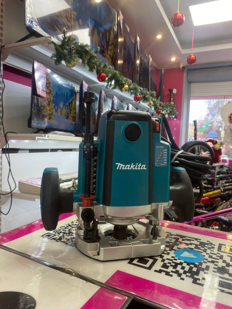 Фрезер makita RP2300FC