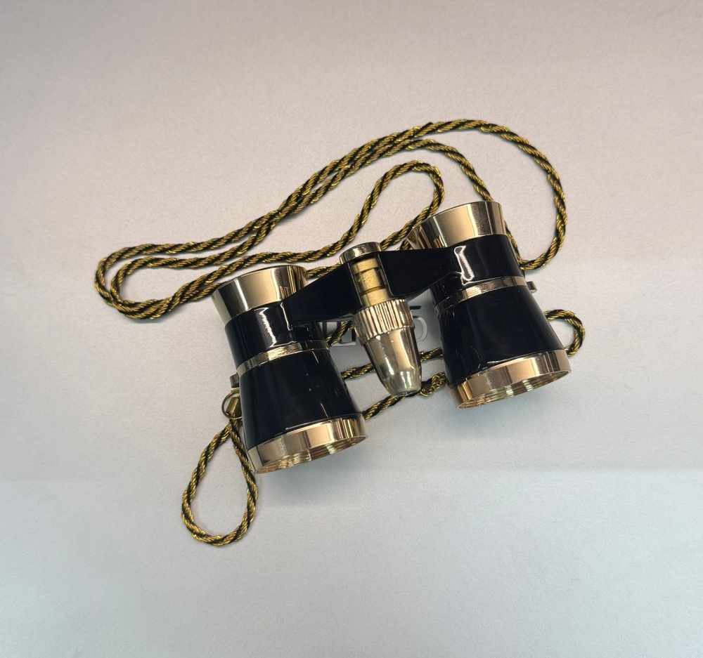 Тетральный бинокль