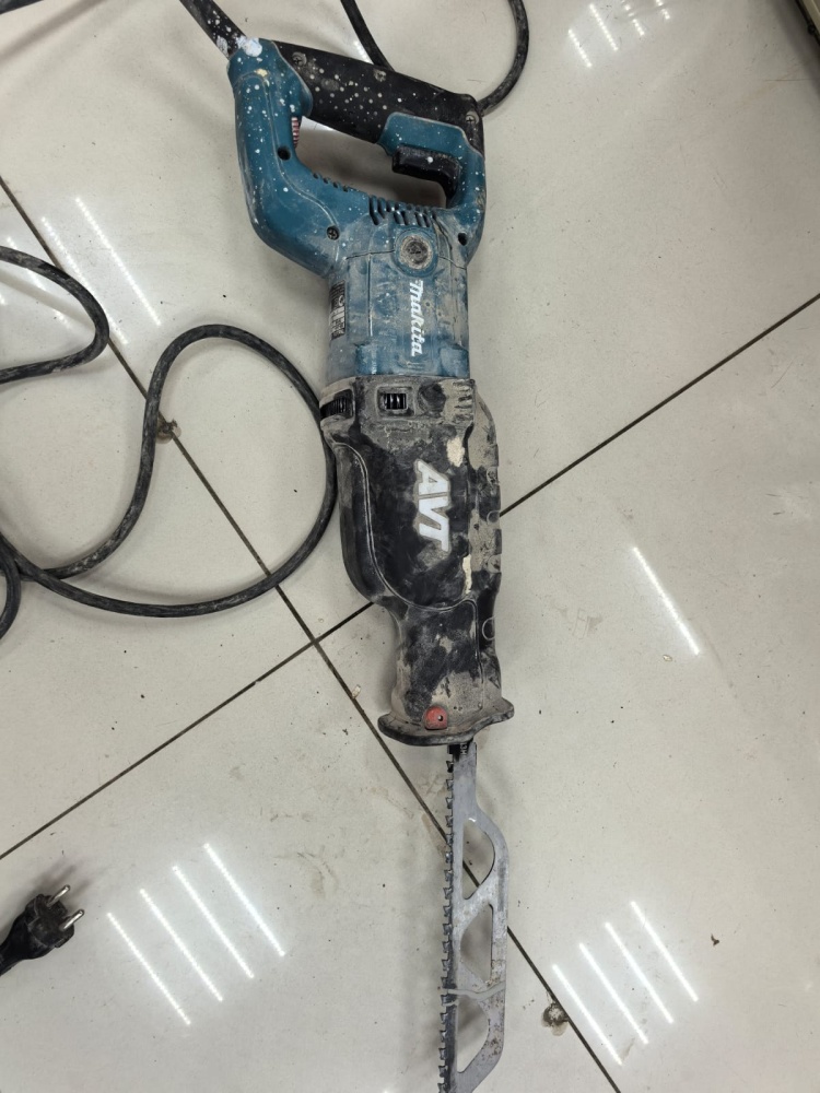 Сабельная пила Makitta JR370ST