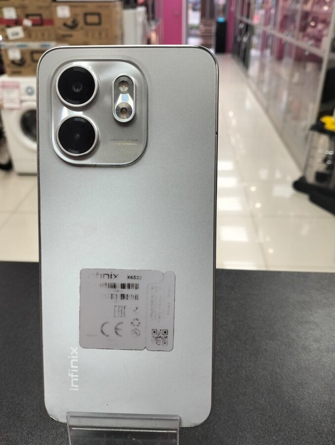 Мобильный телефон Infinix 3/64Gb.