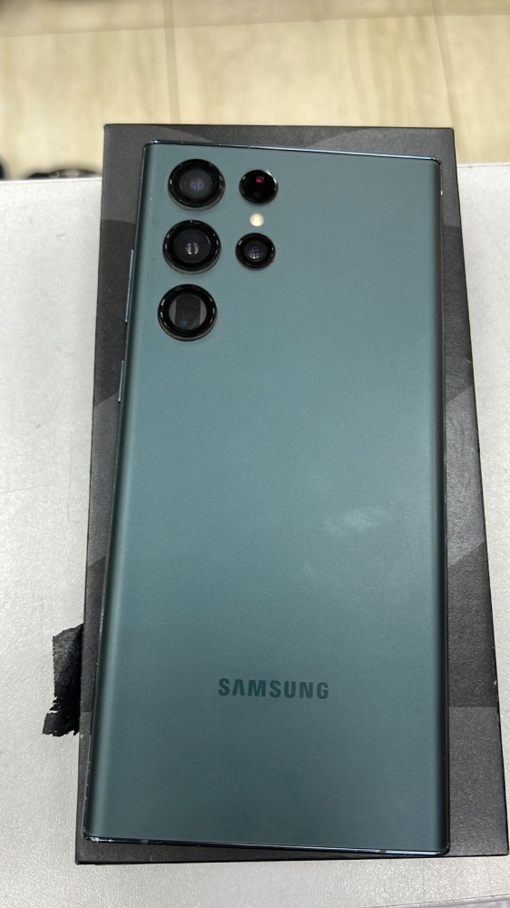 Смартфон Samsung S22 Ultra 12/256