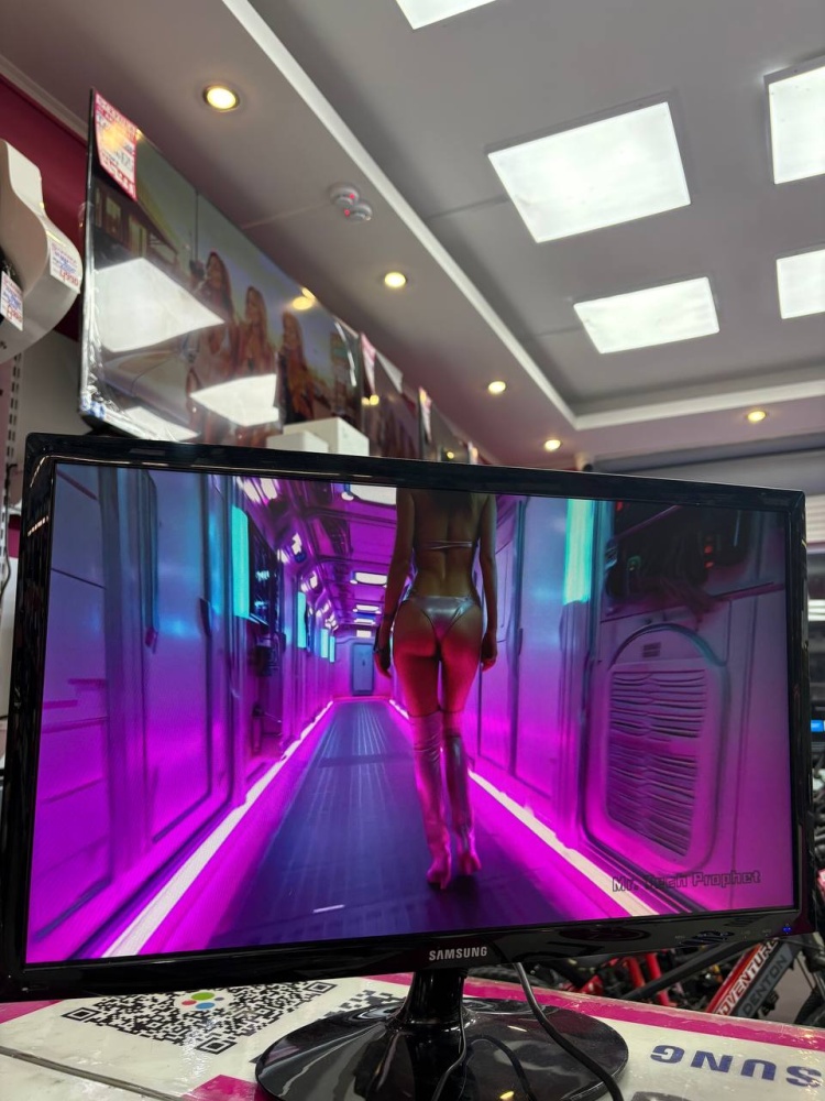 Монитор Samsung S24D300H