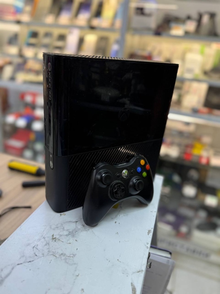 Игровая приставка XBOX 360