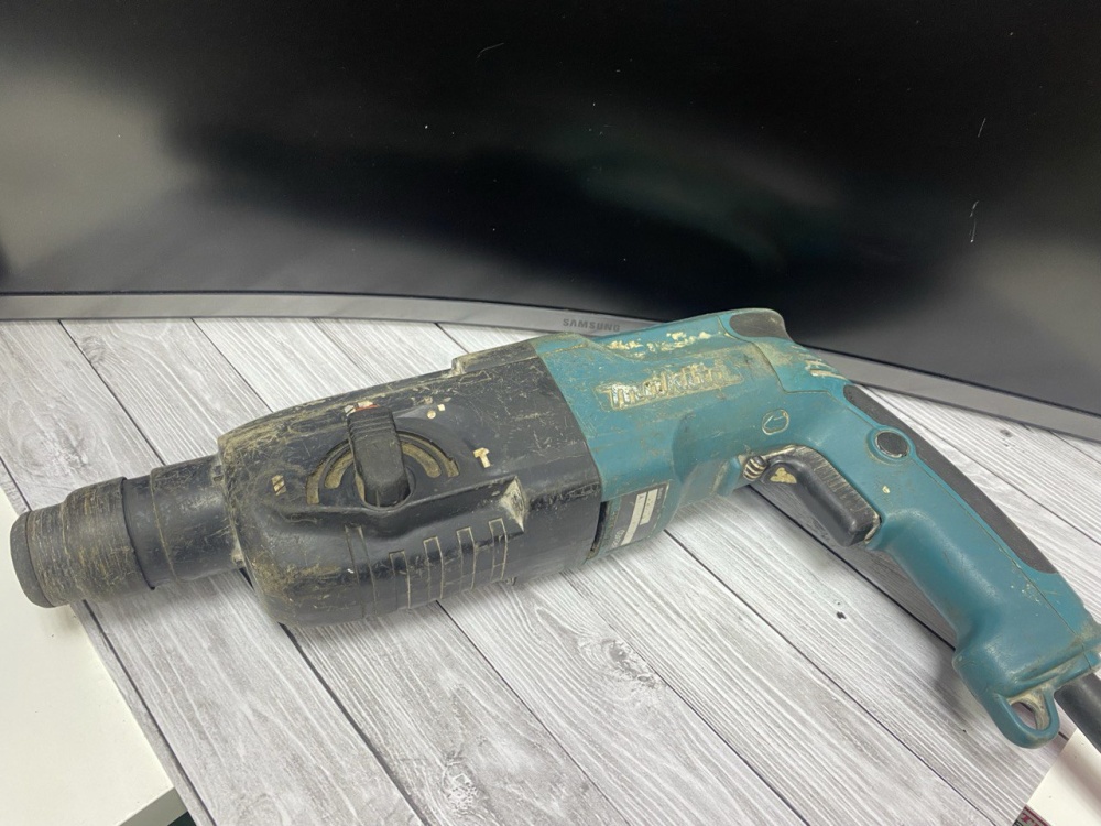 Перфоратор Makita HR2450