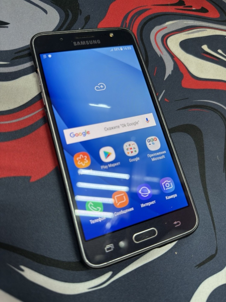 Смартфон Samsung J5