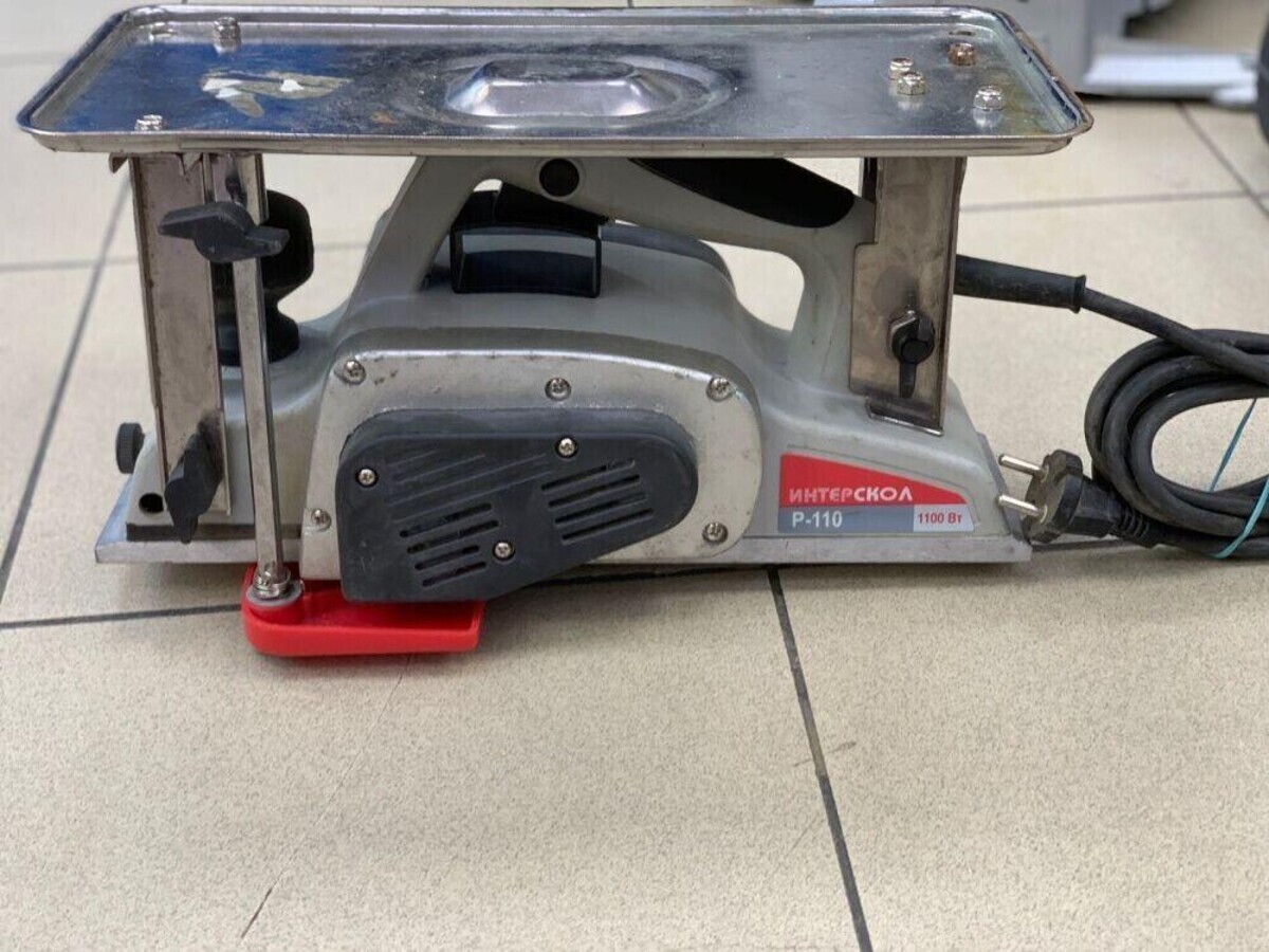 Рубанок Интерскол р-110