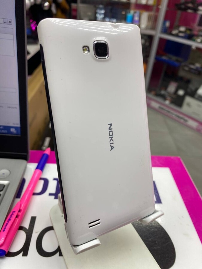 Мобильный телефон Nokia L960