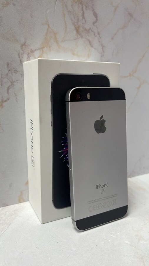 Смартфон iPhone SE 32