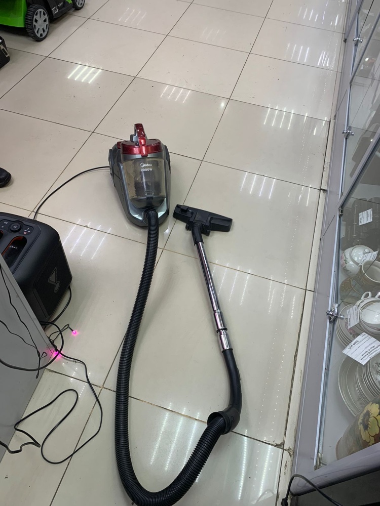 Пылесос Midea vcs43c3