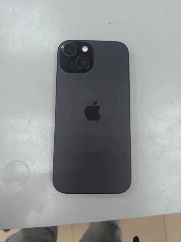 Смартфон iPhone 15