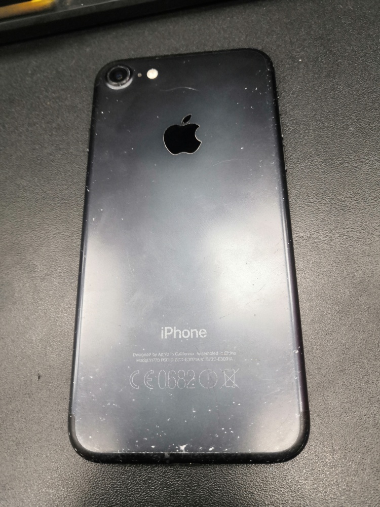 Смартфон iPhone 7 32Gb