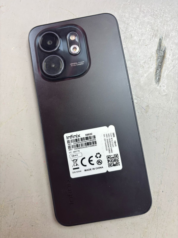 Мобильный телефон Infinix SMART 8 4/128