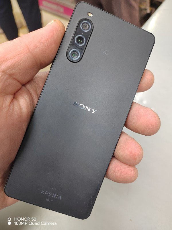 Мобильный телефон Sony