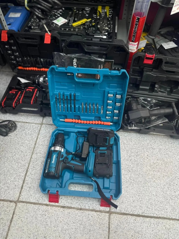 Шуруповерт Makkita