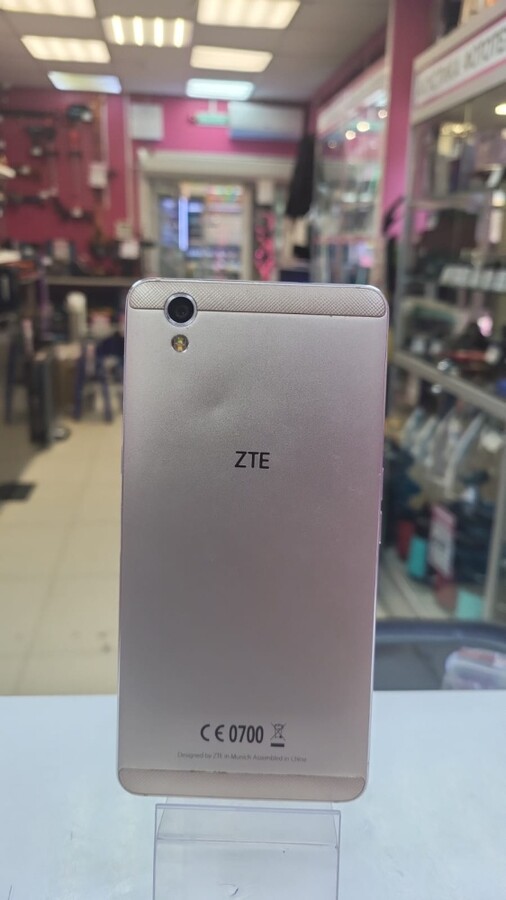 Мобильный телефон ZTE 2/32
