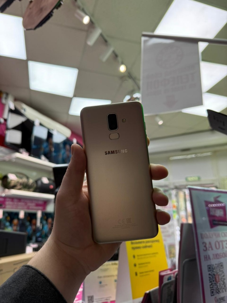 Смартфон Samsung A8 2018