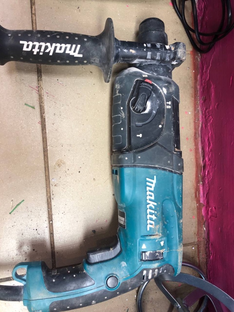 Перфоратор Makita HR 2470