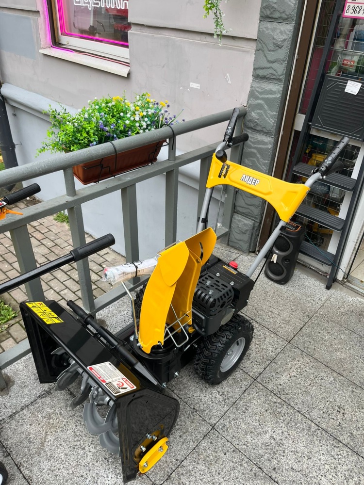 Снегоуборочная машина Лидер 7л.с