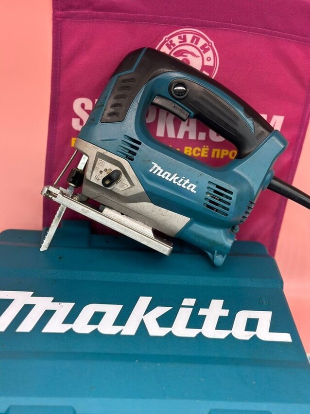 Лобзик makita IV0600
