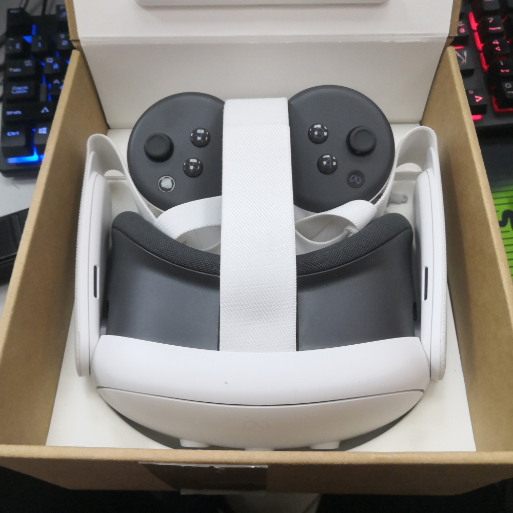 Шлем виртуальной Oculus Quest 3