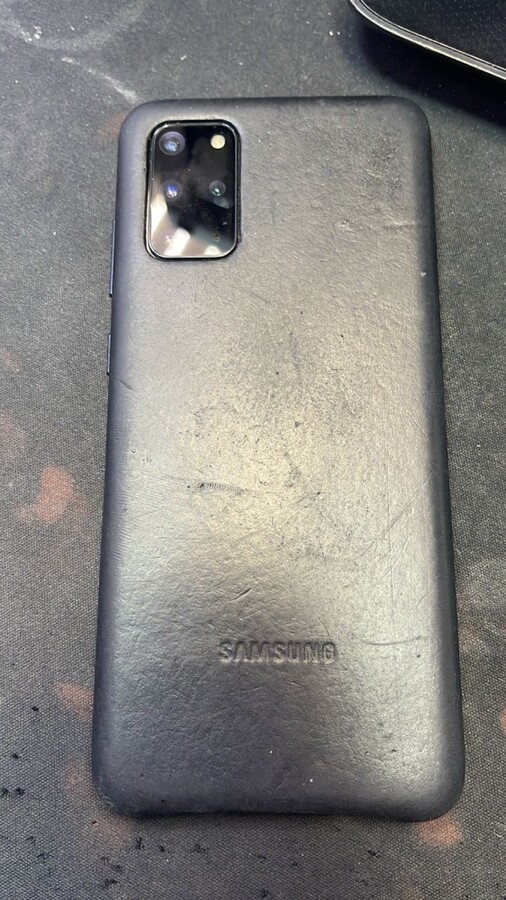 Смартфон Samsung S20 plus