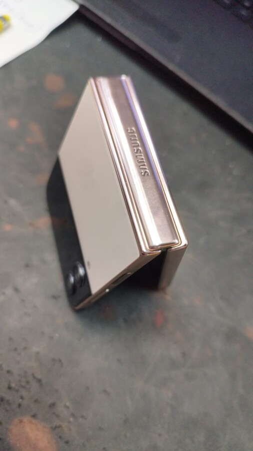 Смартфон Samsung Galaxy Z Flip 4 8/256