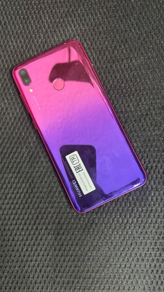 Смартфон Huawei Y7 4/64