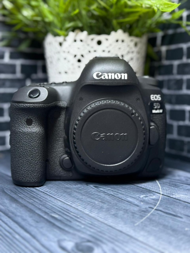 Фотоаппарат Canon 5D Mark IV Body