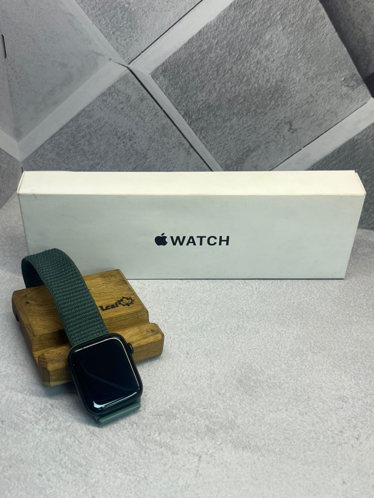 Часы Apple SE Gen 2 44mm