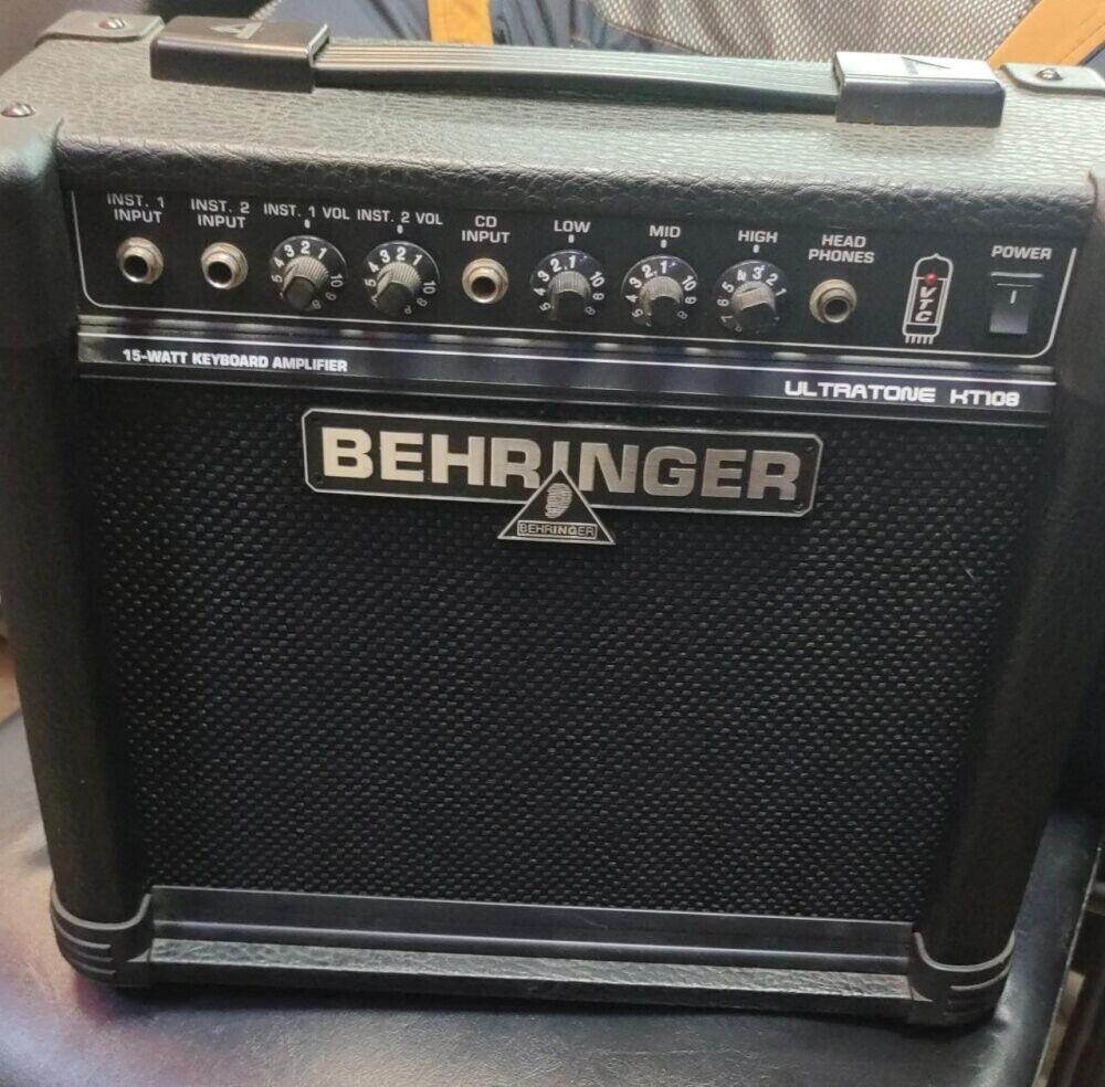 Комбоусилитель behringer