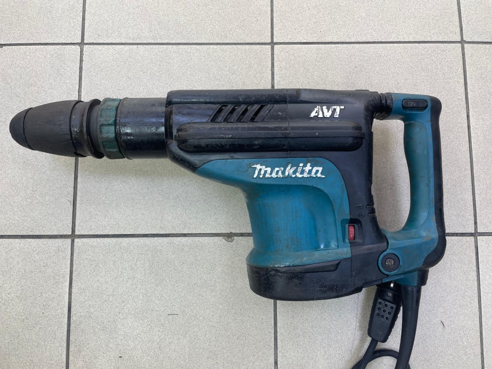 Отбойный молоток Makita HM1213C