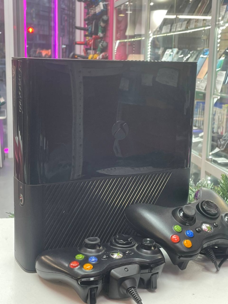 Игровая приставка XBOX 360