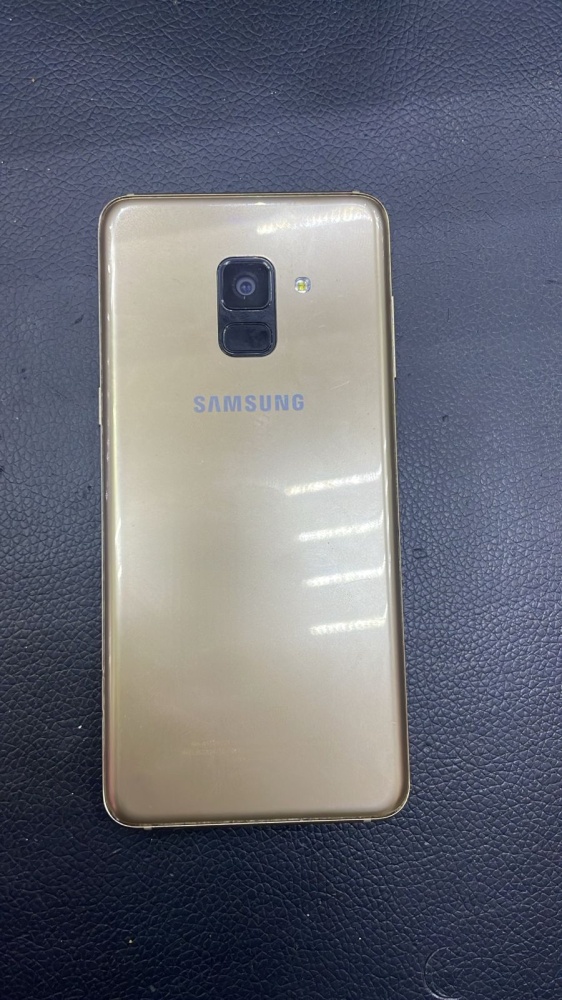 Смартфон Samsung A8 2018 32GB