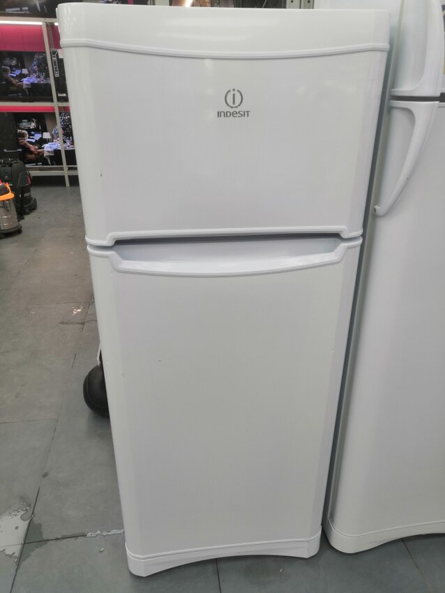 Холодильник Indesit