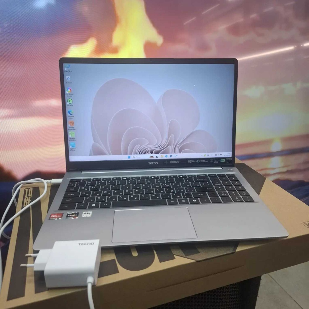 Ноутбук др марка TECNO MEGABOOK K15S