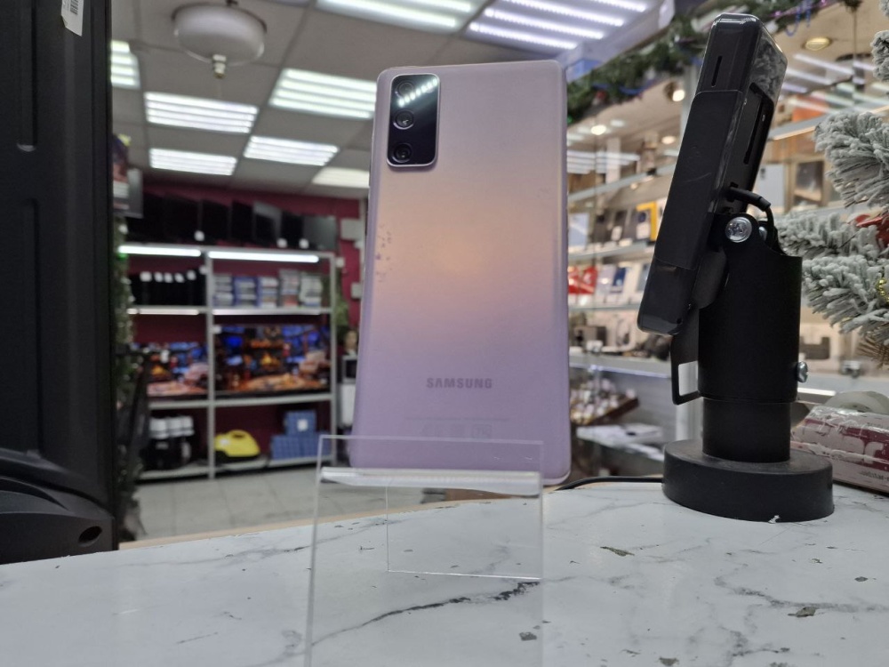 Смартфон Samsung S20 FE