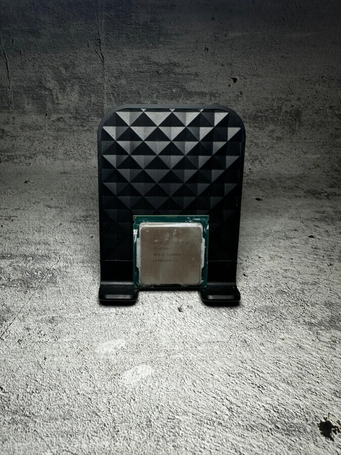 Процессор Intel(R) core i7-9700KSRG15 3.60GHz