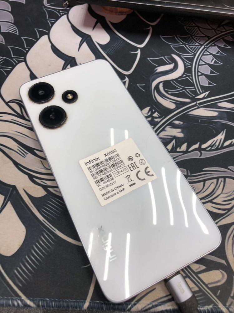 Мобильный телефон Infinix HOT 30I 4/128