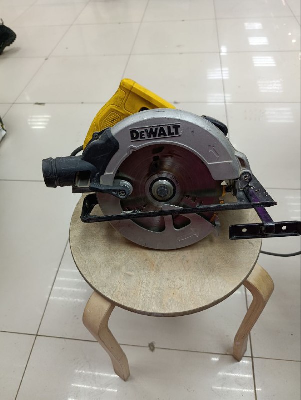 Циркулярная пила DEWALT DEWE560