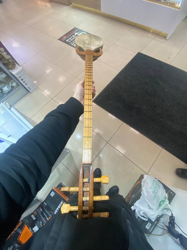 Музыкальный инструмент Рубаб