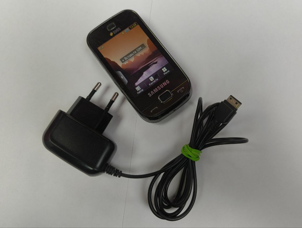 Смартфон Samsung GT-B5722 Duos