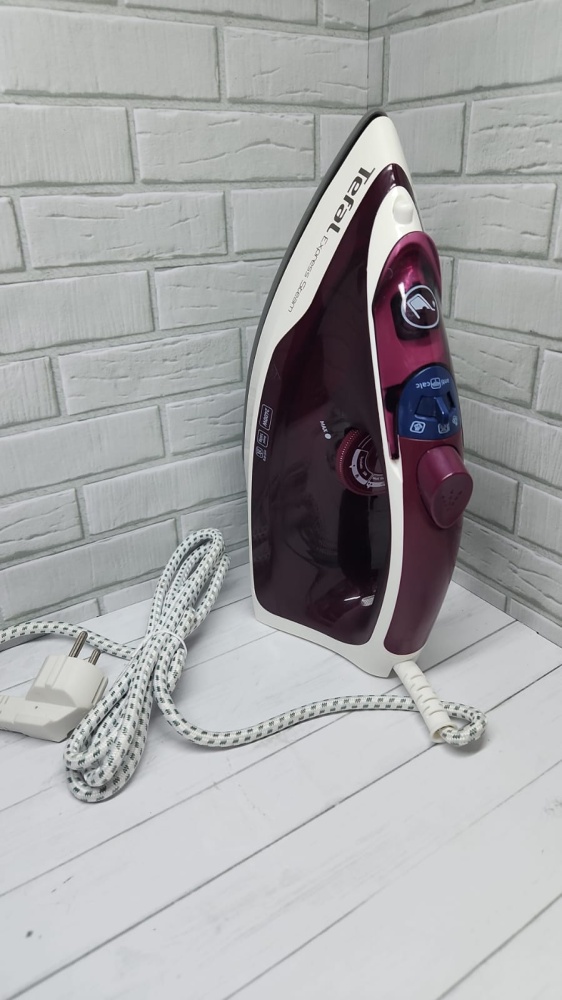 Утюг Tefal FFV1844EQ