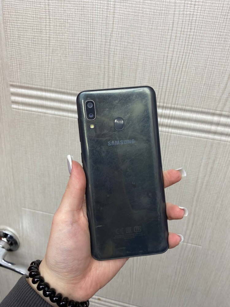 Смартфон Samsung A20