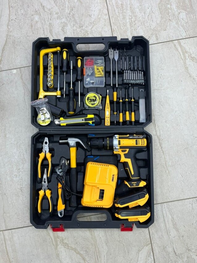 /Дрель ударная Dewalt с набором инструментов