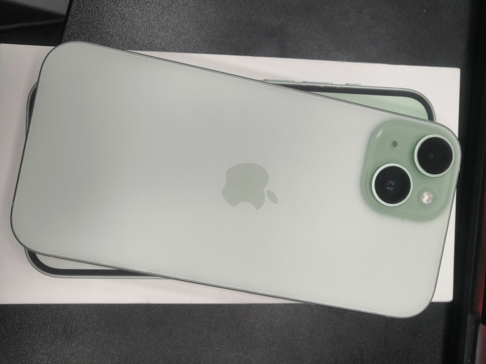 Смартфон iPhone 15 256gb