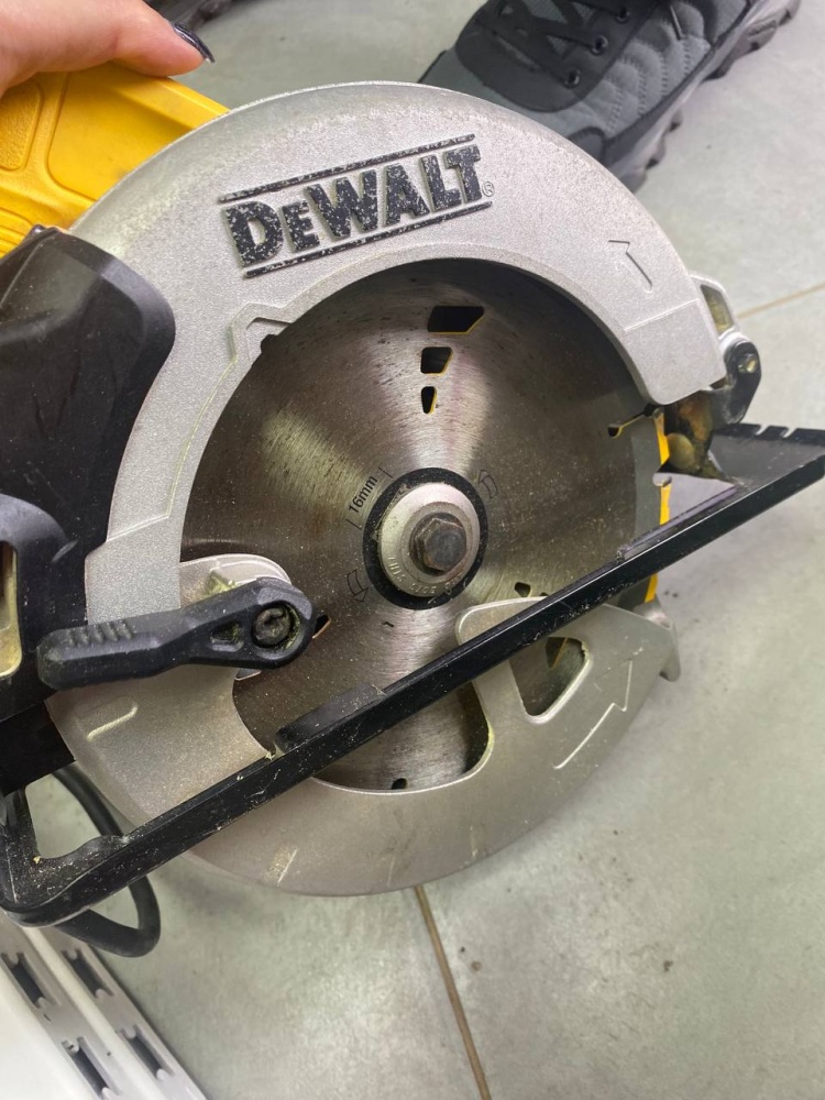 Циркулярная пила DEWOLT DWE560